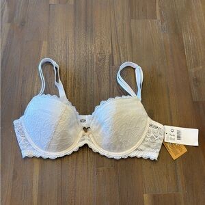 Chantelle Lace Underwire Bra - White